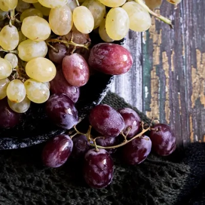 عکاسی انگورهای سبز و قرمز